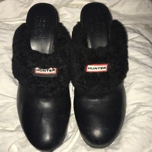 Hunter shearling clogs
